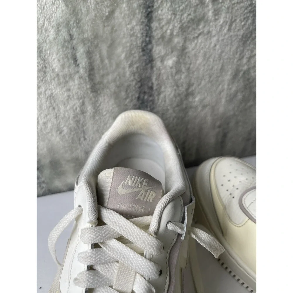Nike Air Force 1 Womens 7.5 White/ Lilac Trim Leather Sneakers